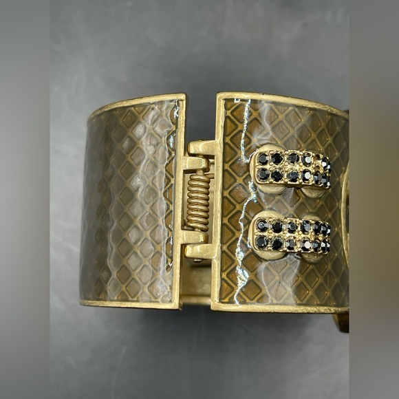 Lia Sophia "Ransom" Retired hinged cuff bracelet,from the Red Carpet Collection. - Picture 4 of 7